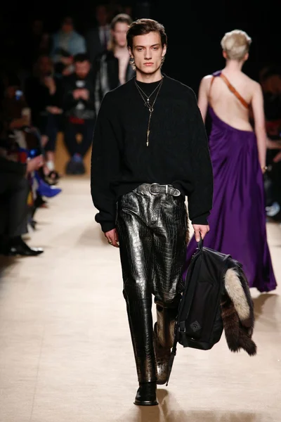 Look 50